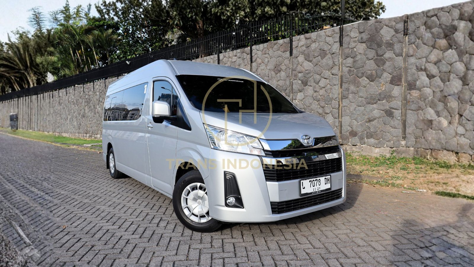 HIACE 1 Luxury