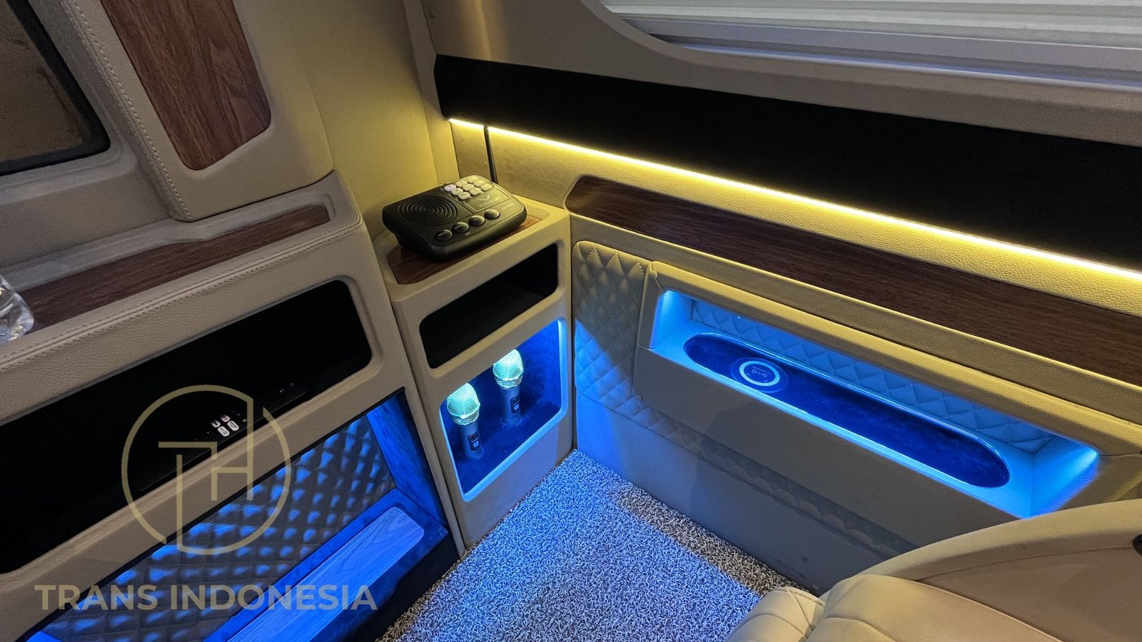HIACE 1 Luxury