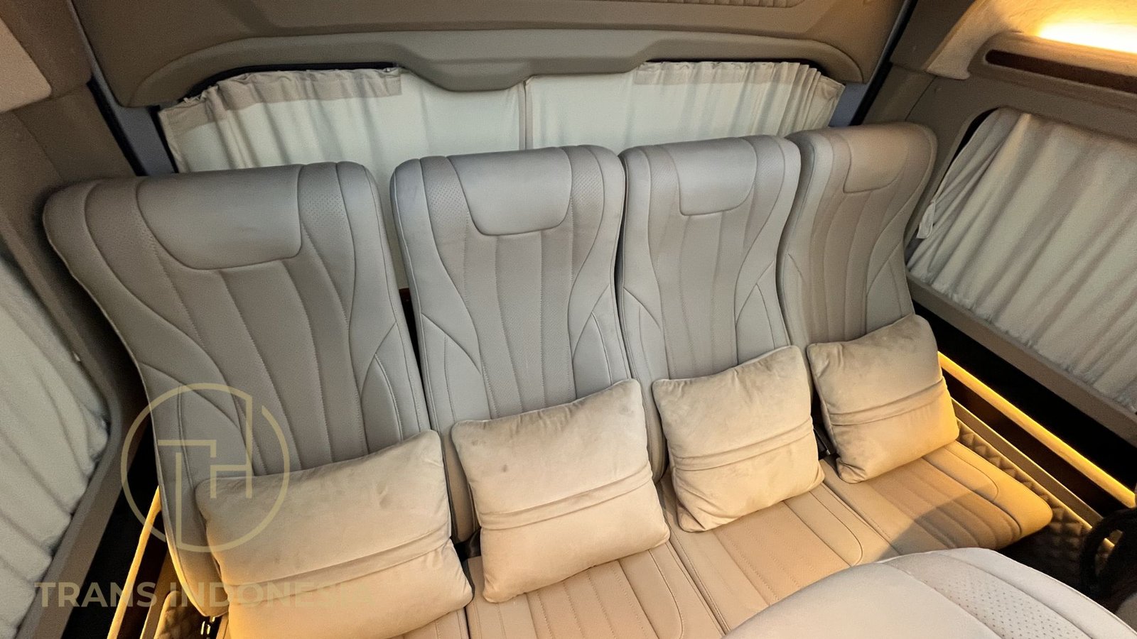 HIACE 1 Luxury