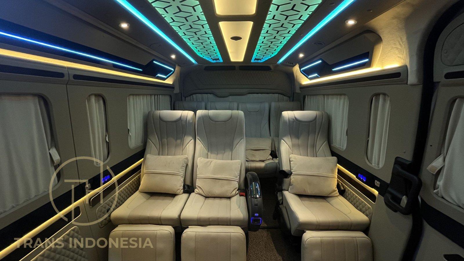 HIACE 1 Luxury
