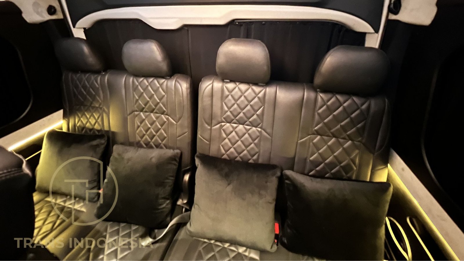 HIACE 2 Luxury